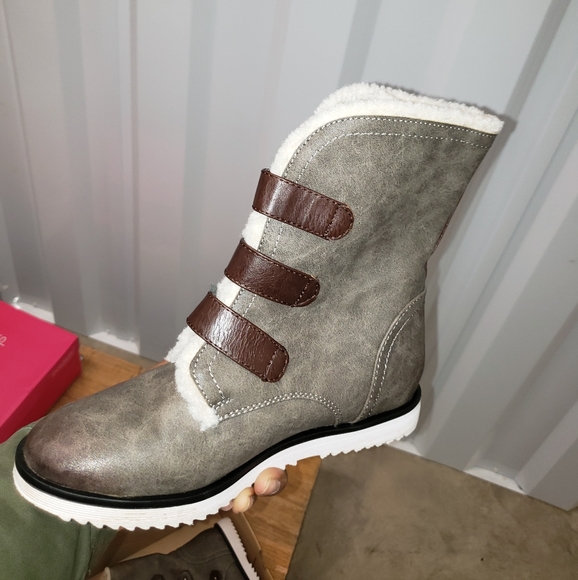 Boots - Picture 2 of 4